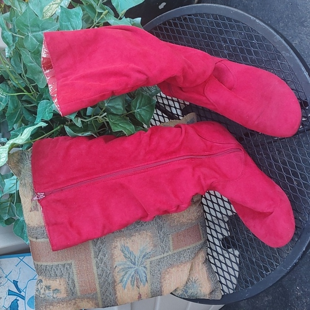 Red Boots - Picture 2 of 10